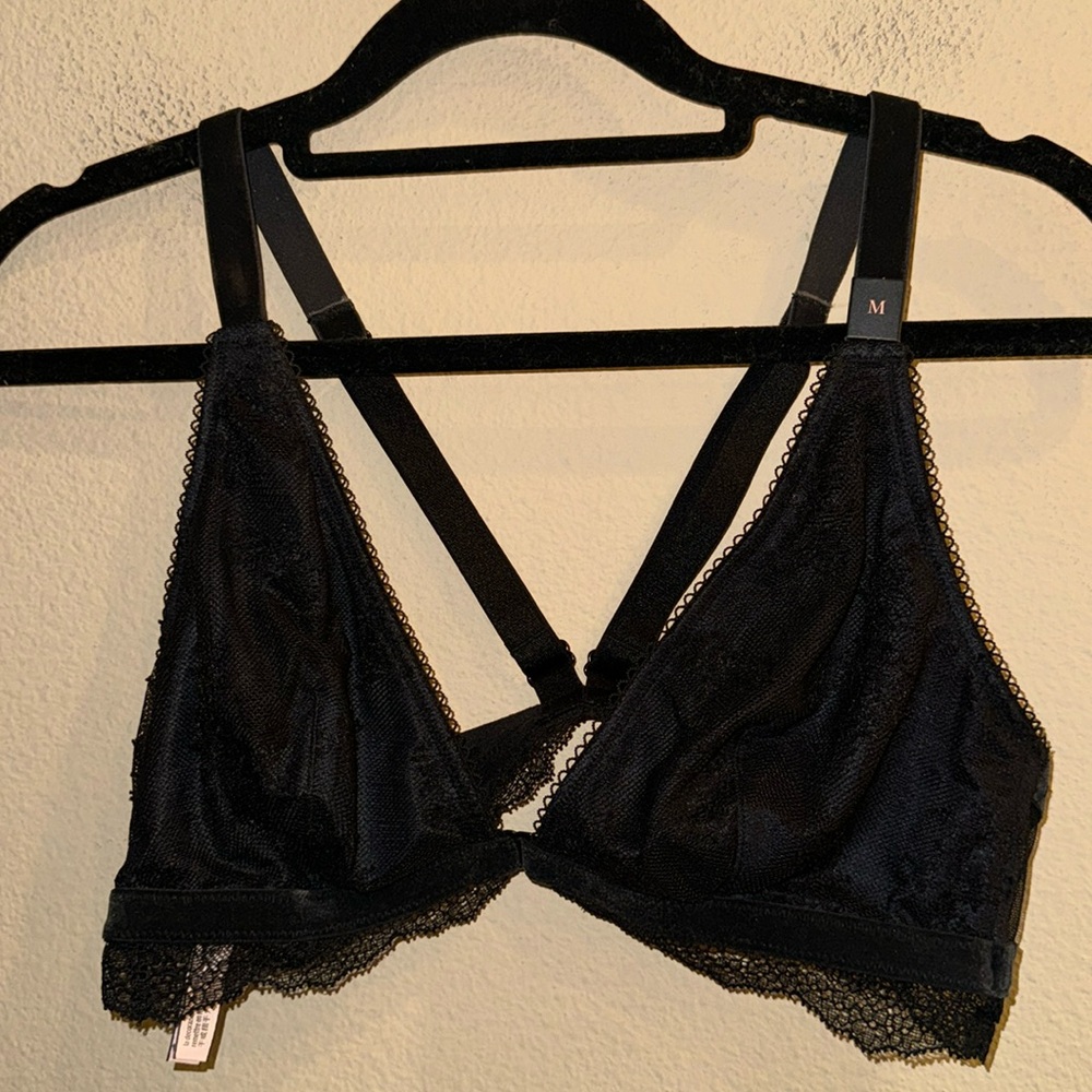 Victoria’s Secret Lacr and Velvet Front Closure Bra Size Medium New